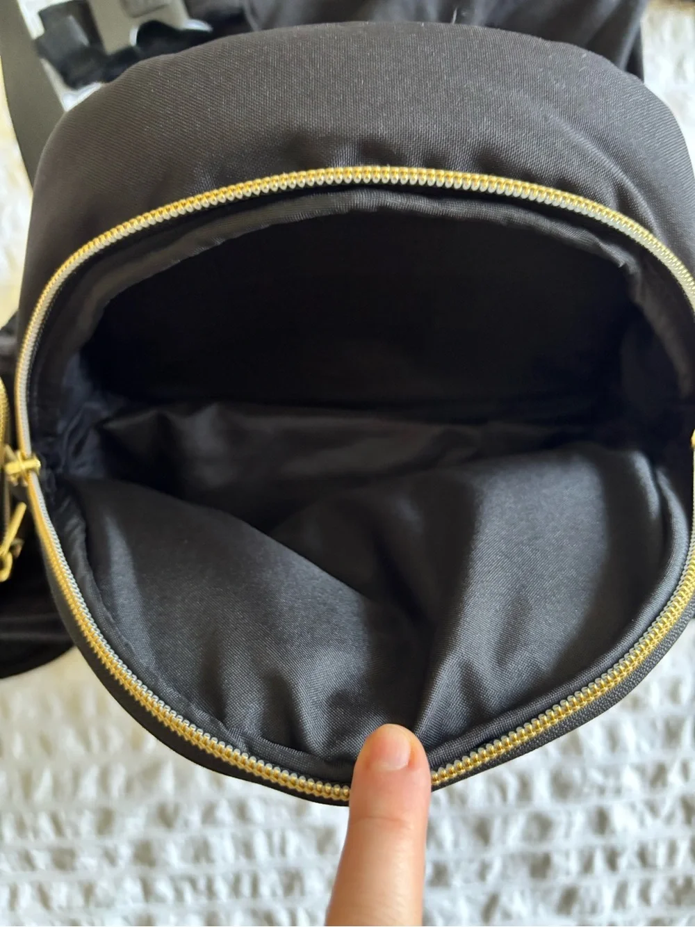 Tushbaby Black Baby Hip Seat Carrier with Hands-Free Attachment